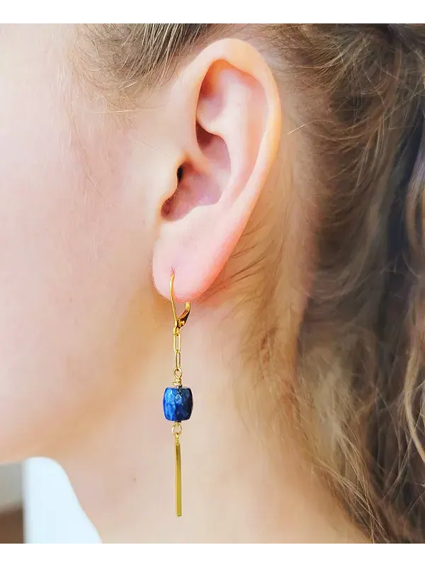 Женские серьги-подвески с синими лазуритом Minu Jewels — изображение 2 из 2, оттенок золотистый