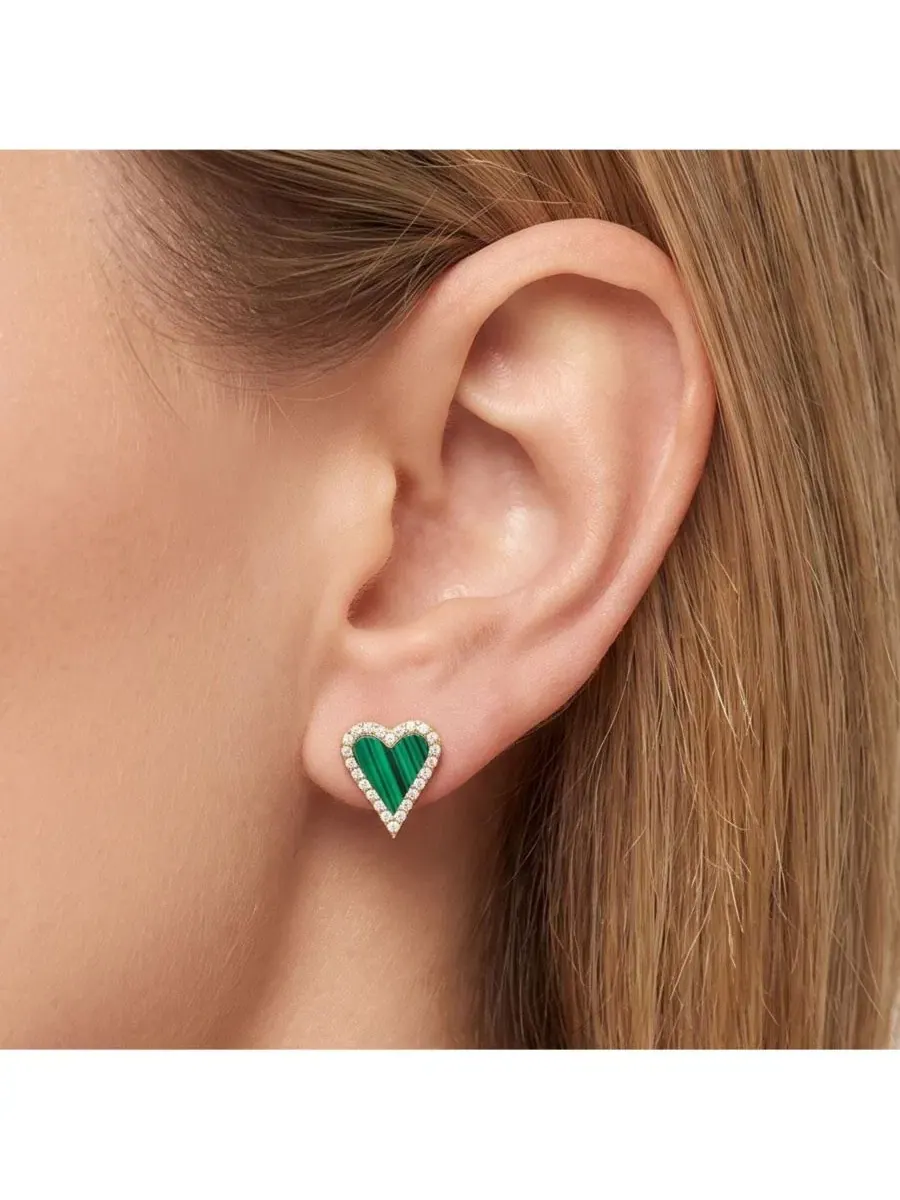 Серьги-пусеты с сердцем из малахита и фианитами, модель Mini Malachite CZ Halo Heart The Lovery — изображение 3 из 3