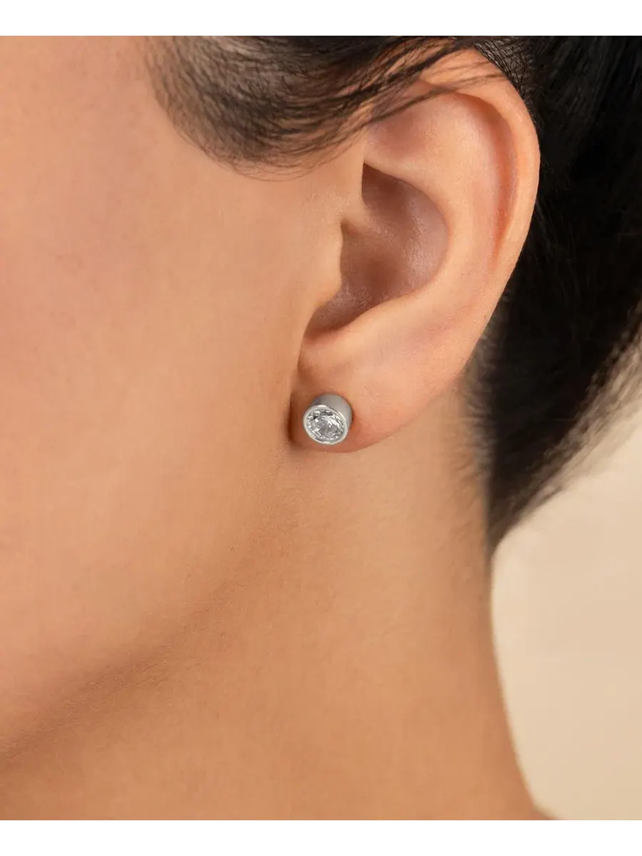 Серьги-гвоздики из стерлингового серебра с круглой огранкой в оправе Sterling Forever — изображение 5 из 5