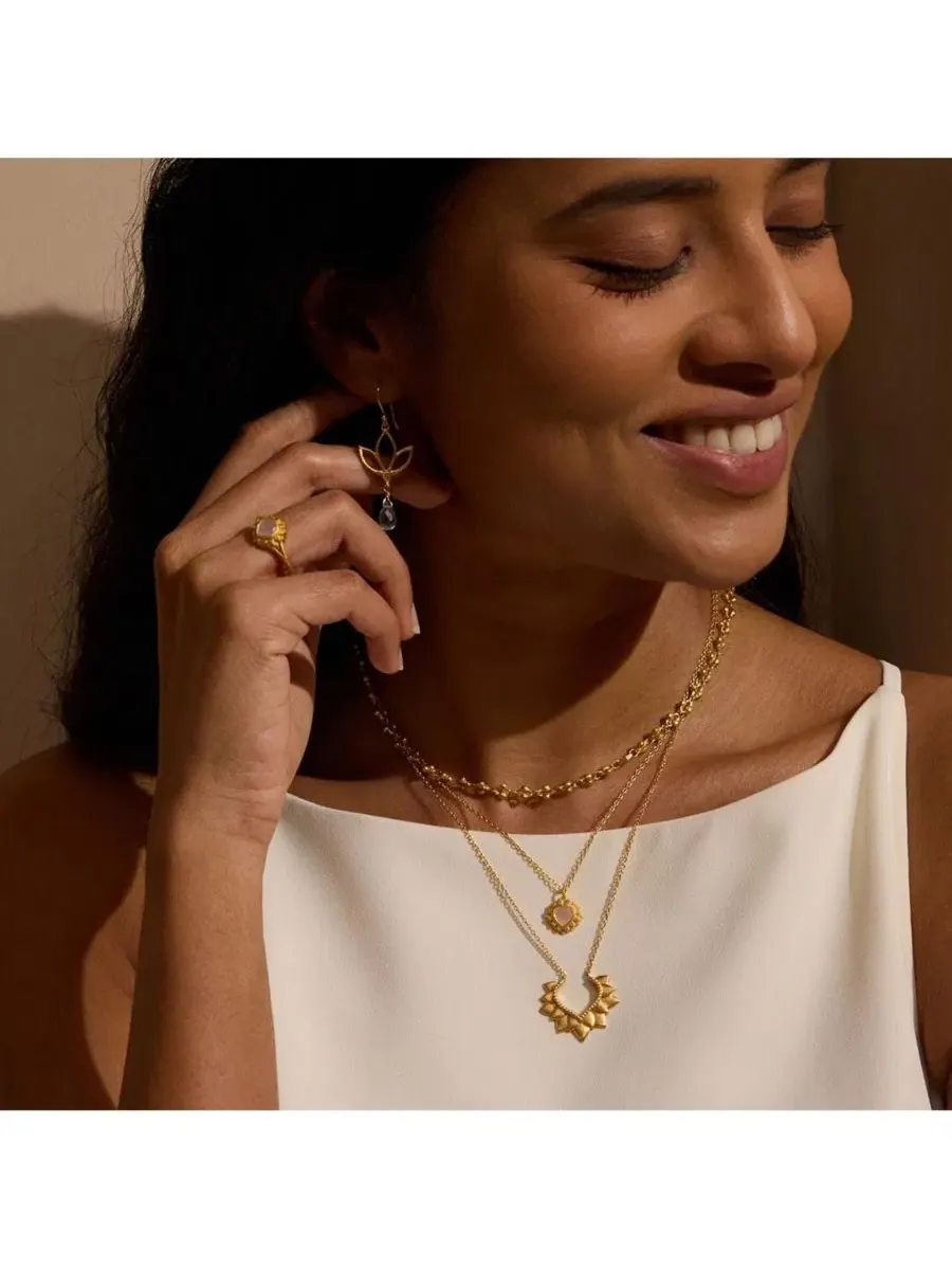 Серьги-подвески Ignite Renewal Topaz Lotus Drop Earrings Satya Jewelry — изображение 3 из 3, оттенок золото