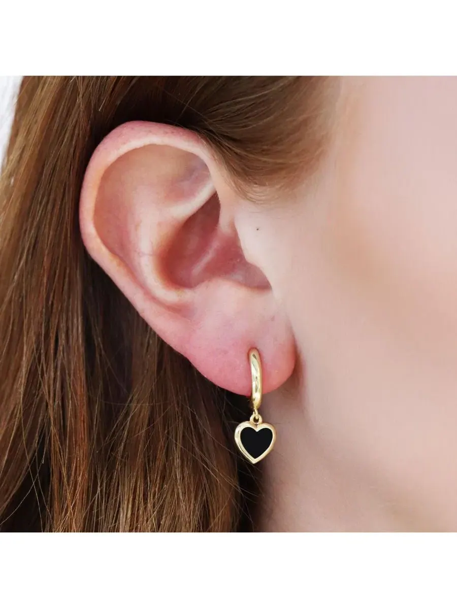 Серьги-подвески с сердцем из оникса Mini Onyx Heart Dangle Earrings The Lovery — изображение 2 из 3