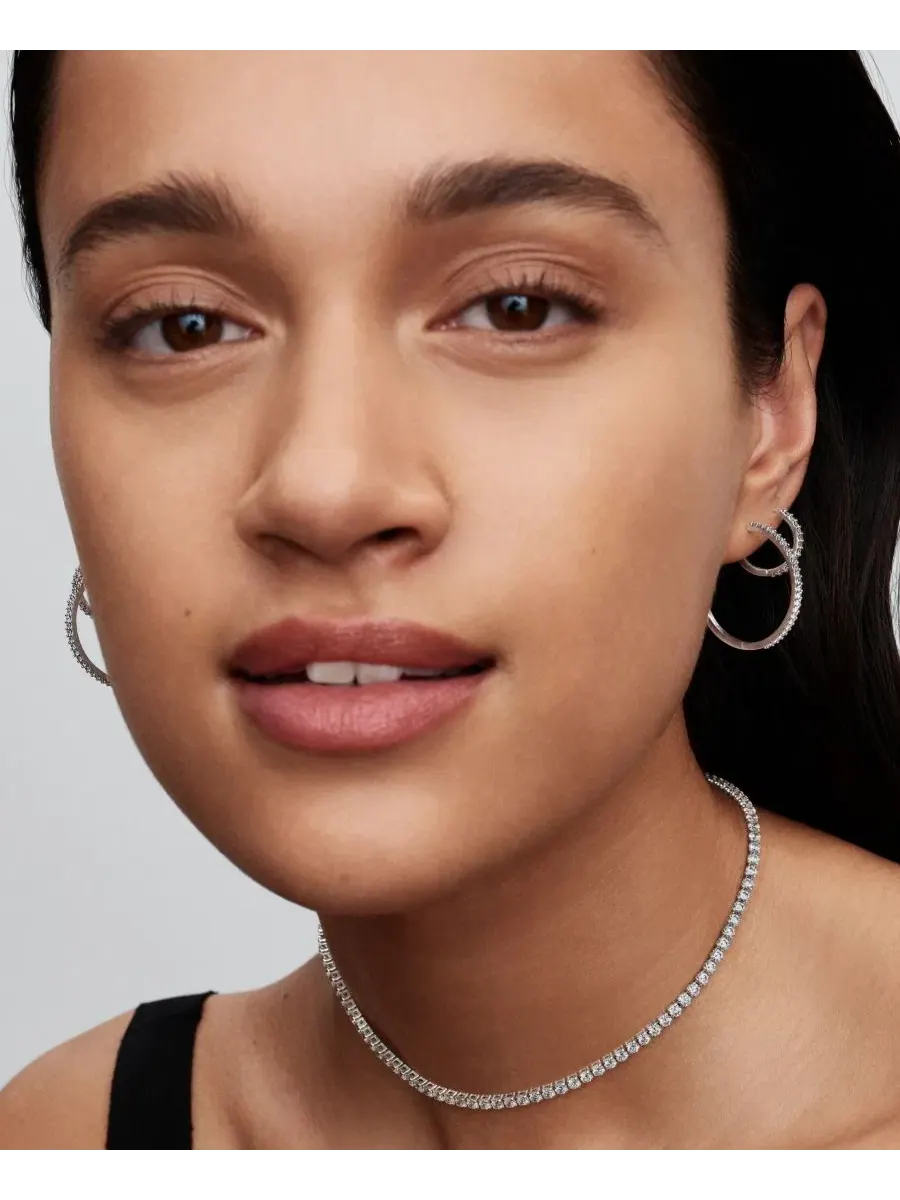Серьги-кольца с сияющими камнями Sparkling Mini Hoop Pandora — изображение 3 из 4, оттенок серебристый