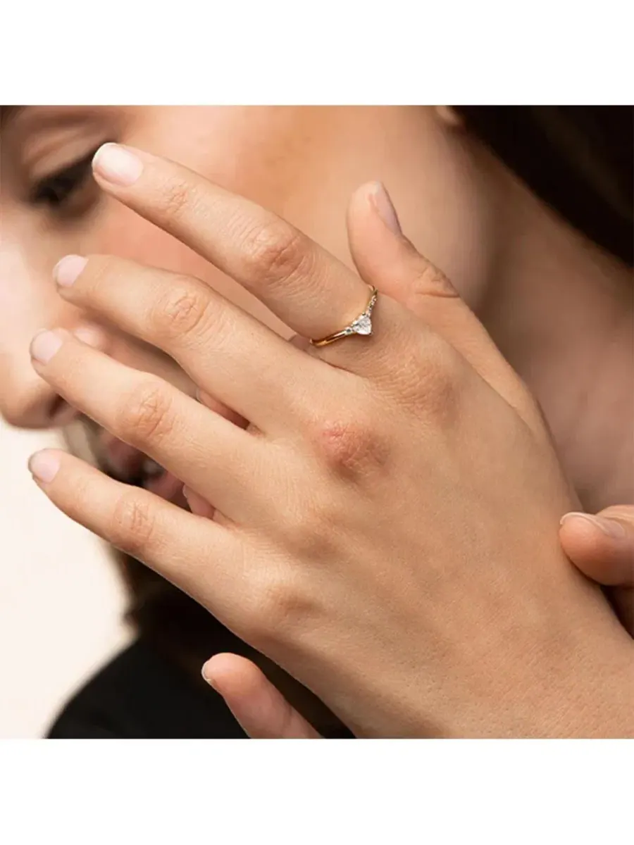 Кольцо Bella с сердцем, 14k золотое покрытие Bearfruit Jewelry — изображение 2 из 3