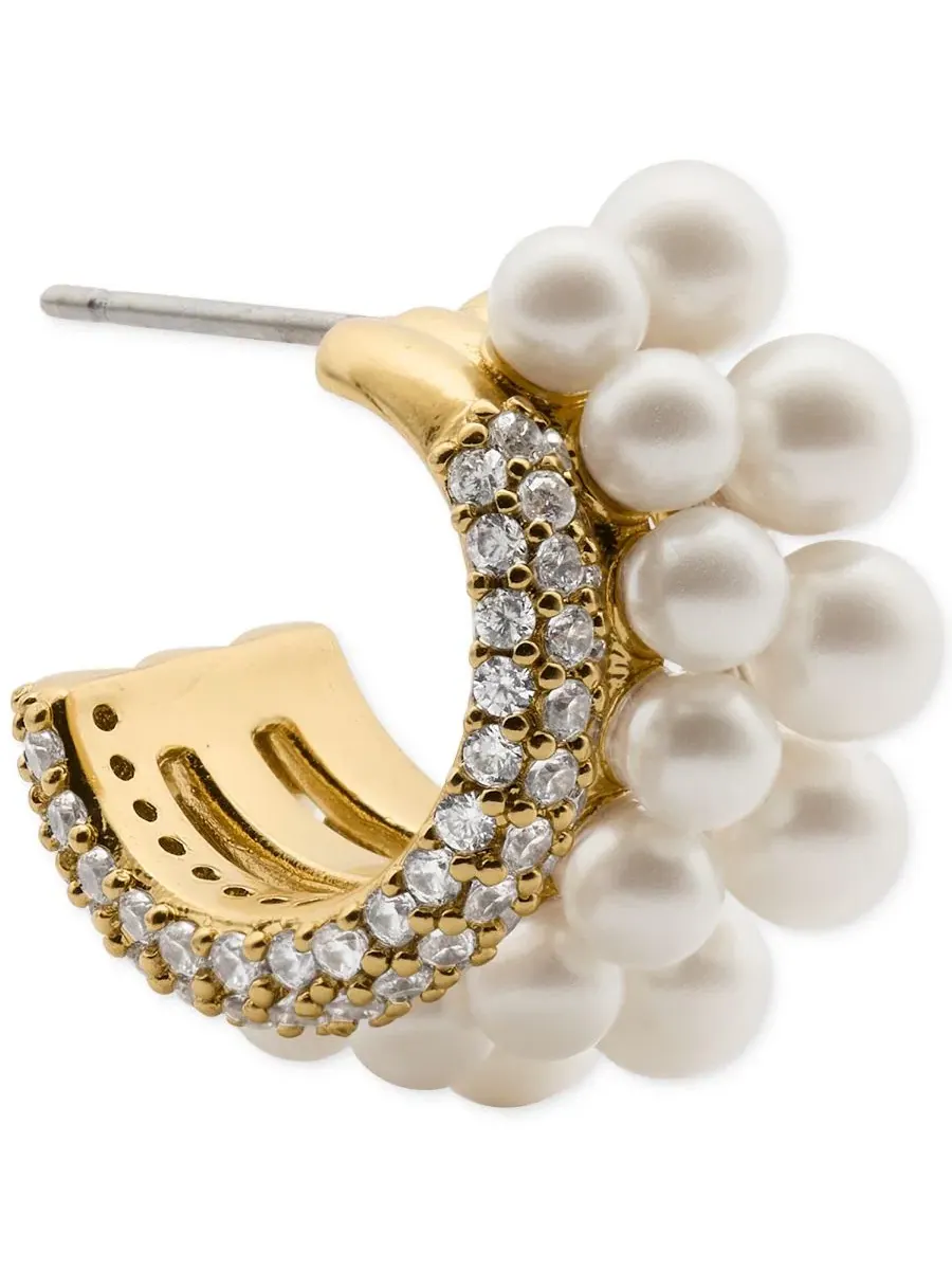 Серьги-пусеты с цирконием и жемчугом, модель Girlie Pearlie Stacked Huggie kate spade new york — изображение 2 из 3