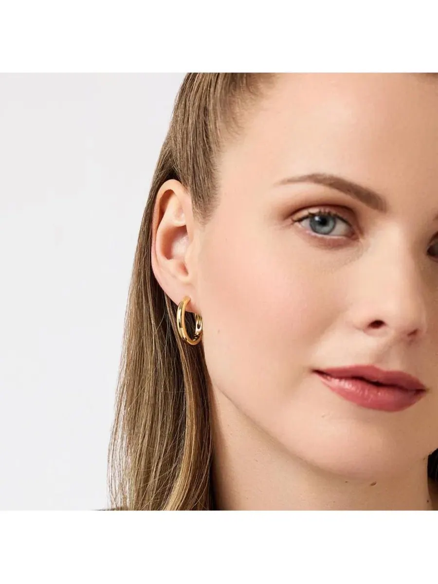 Серьги-кольца крупные с золотым покрытием, модель Giulia Large Chunky Ana Luisa — изображение 4 из 5, оттенок золото