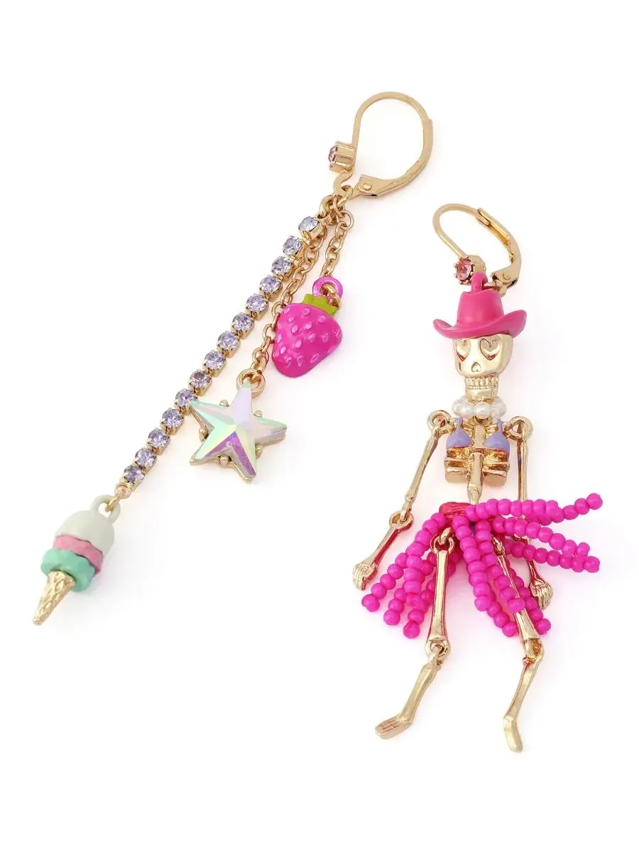 Серьги-подвески с принтом скелета-ковбоя, модель Spooky Cowgirl Skeleton Betsey Johnson — изображение 3 из 4