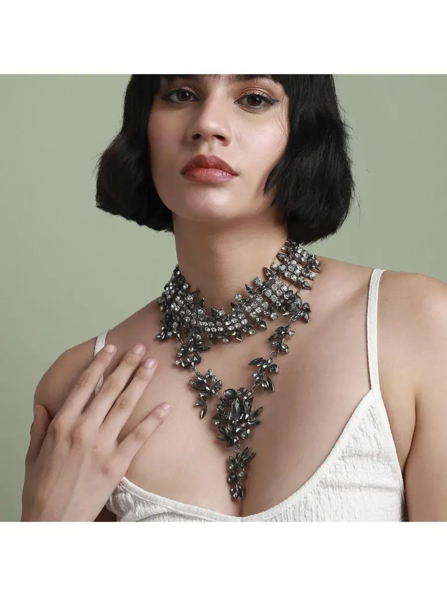 Колье с подвеской Maxi Drop SOHI — изображение 3 из 6, оттенок серебряный