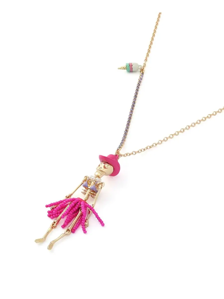 Кулон-скелет в ковбойском стиле с жемчугом, модель Spooky Cowgirl Skeleton Betsey Johnson — изображение 3 из 4