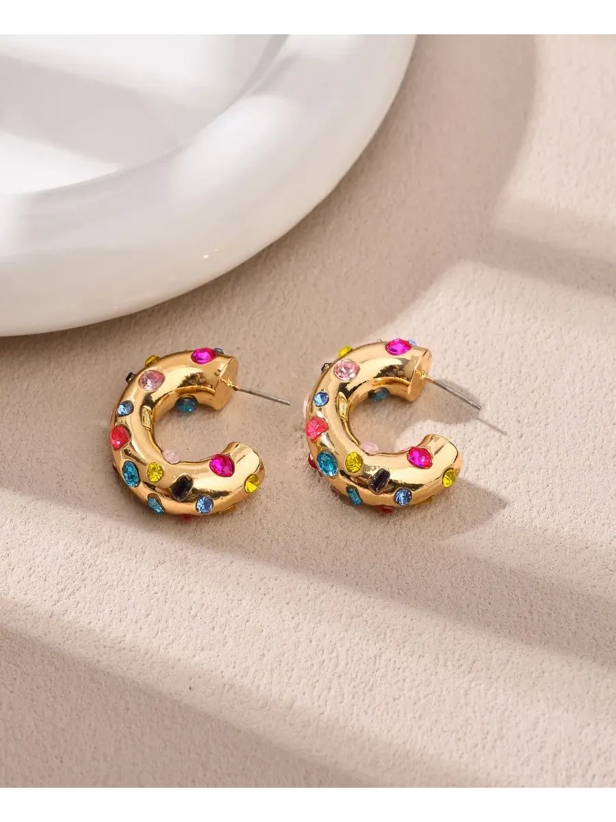 Серьги-пусеты с кристаллами, модель Small Hoop Stud Nicole Miller — изображение 3 из 4, оттенок золотистый/мульти