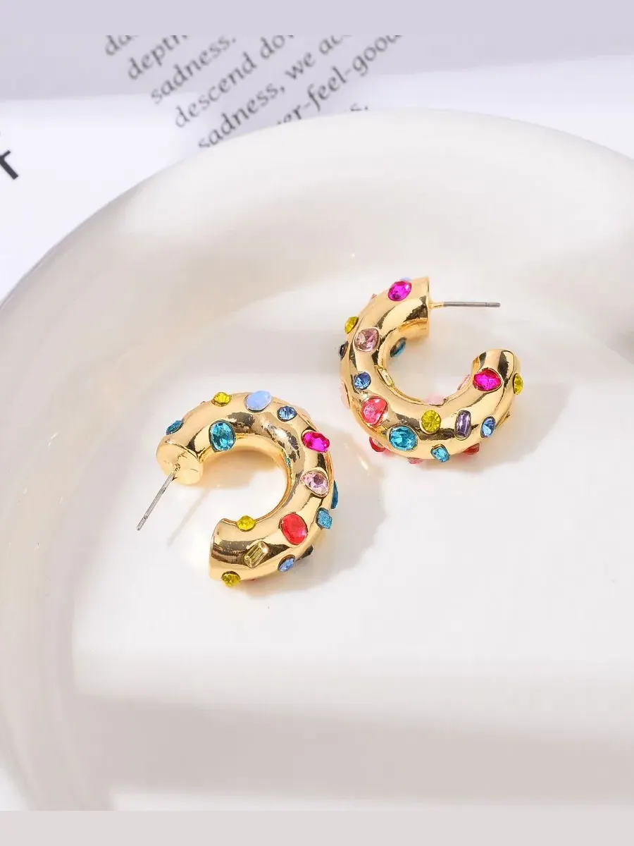 Серьги-пусеты с кристаллами, модель Small Hoop Stud Nicole Miller — изображение 4 из 4, оттенок золотистый/мульти