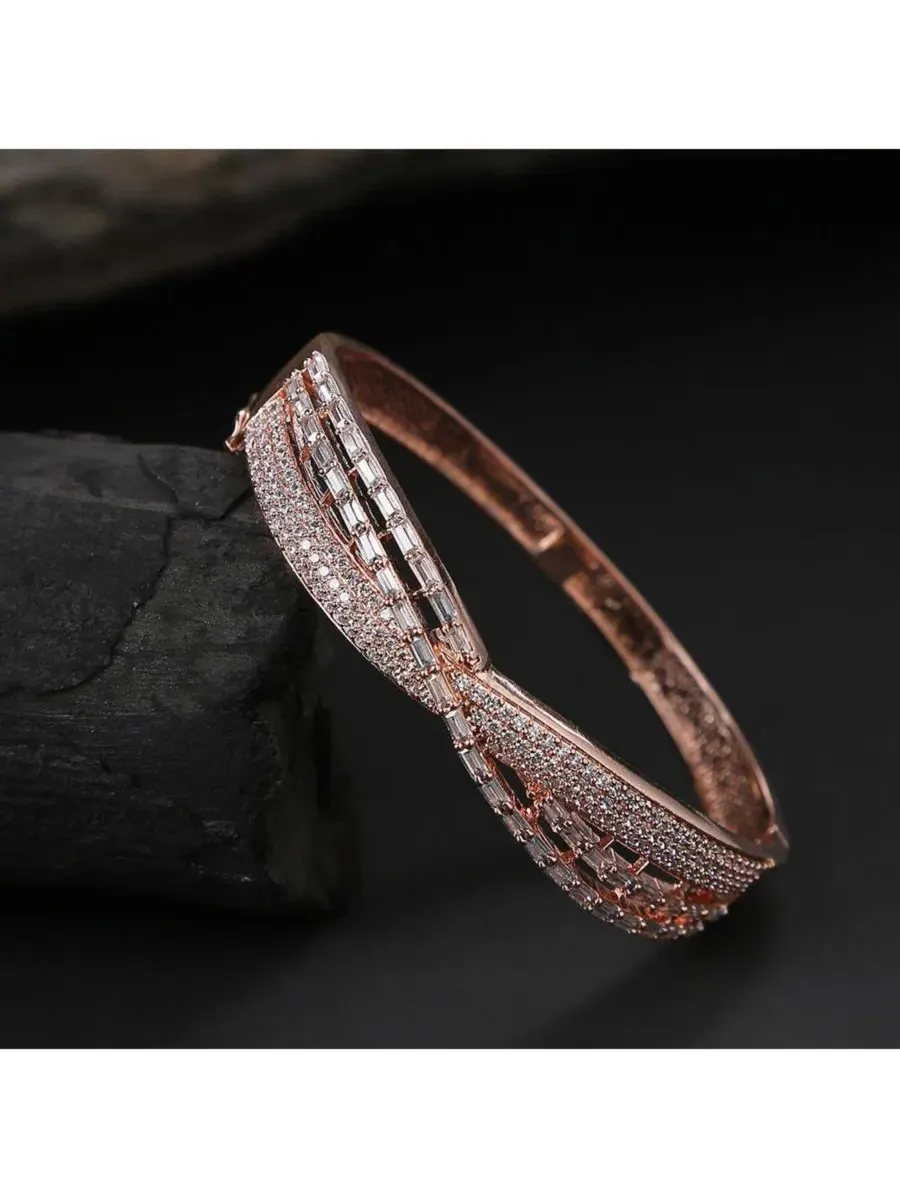 Браслет Bijou-Twist Bangle SOHI — изображение 2 из 6, оттенок серебряный