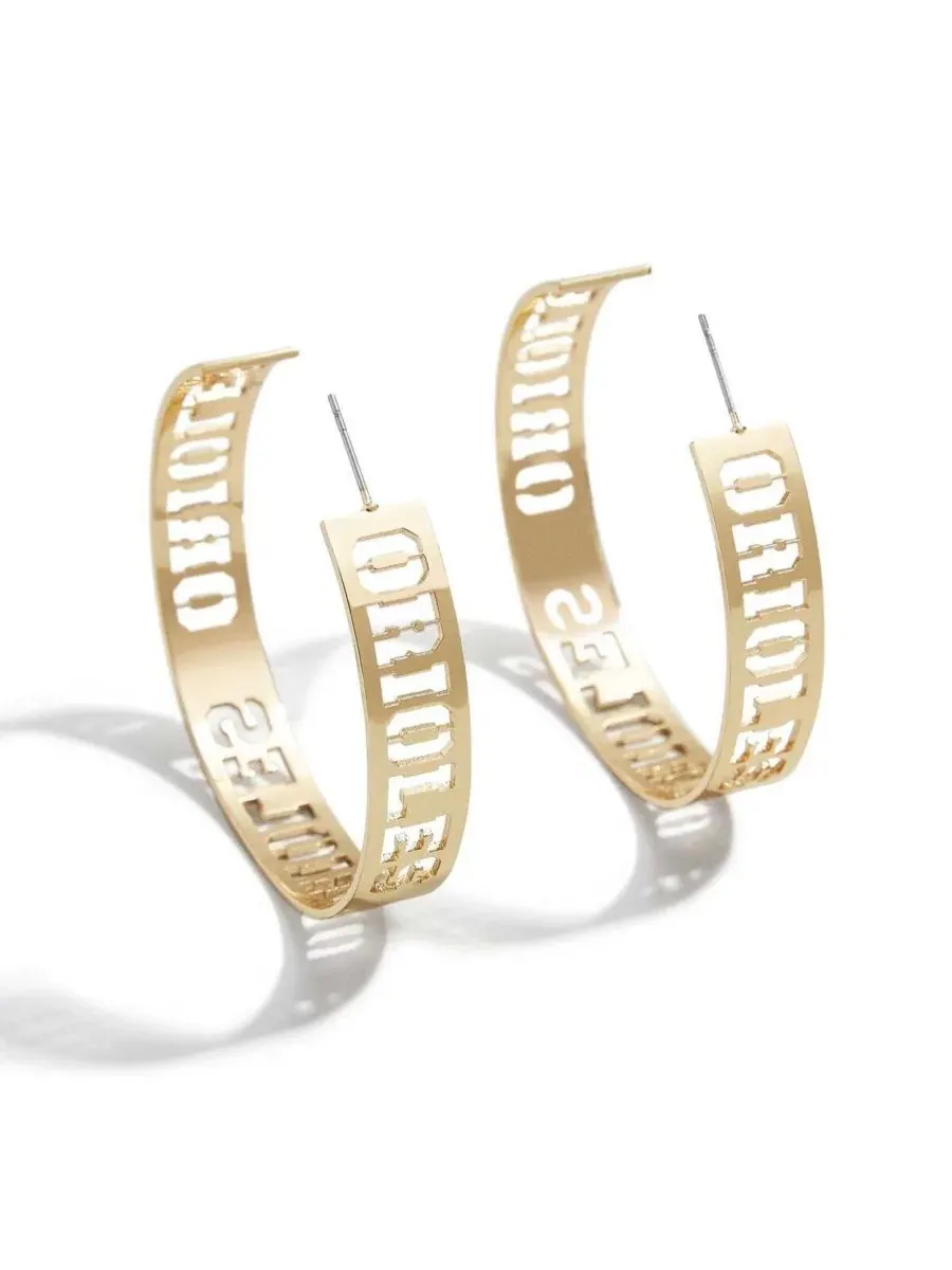 Серьги-кольца с вырезом и принтом Baltimore Orioles, BaubleBar WEAR by Erin Andrews — изображение 1 из 1, оттенок золото
