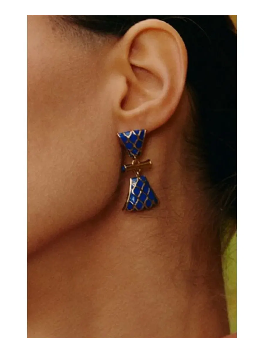 Серьги-пусеты с позолотой и синей эмалью Nirah Earrings RETRO CHIC — изображение 2 из 4, оттенок золотистый синий