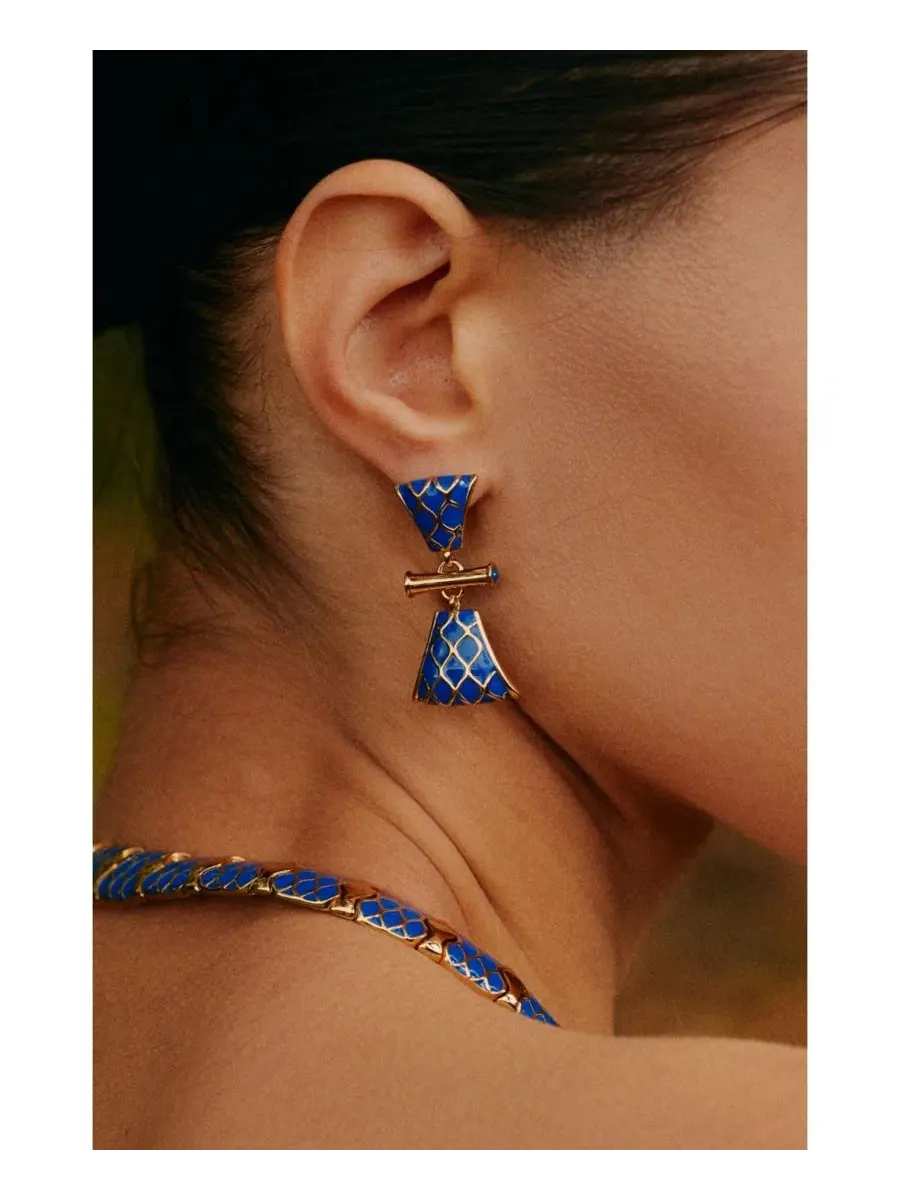 Серьги-пусеты с позолотой и синей эмалью Nirah Earrings RETRO CHIC — изображение 4 из 4, оттенок золотистый синий