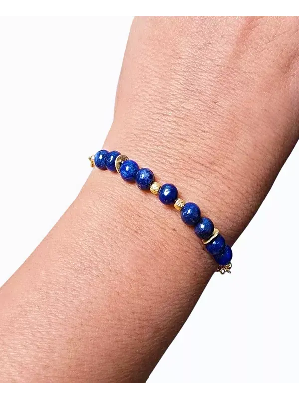 Женский браслет-цепочка с синими бусинами из лазурита Minu Jewels — изображение 2 из 2, оттенок золотистый