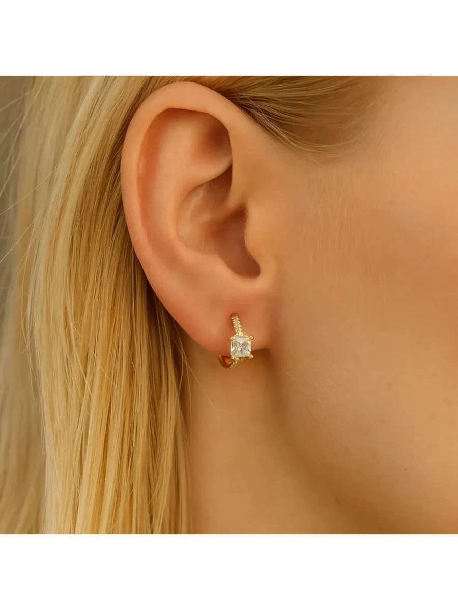 Серьги-кольца Lila Square-Cut Huggie Hoop Earrings Dloria — изображение 2 из 4, оттенок золото