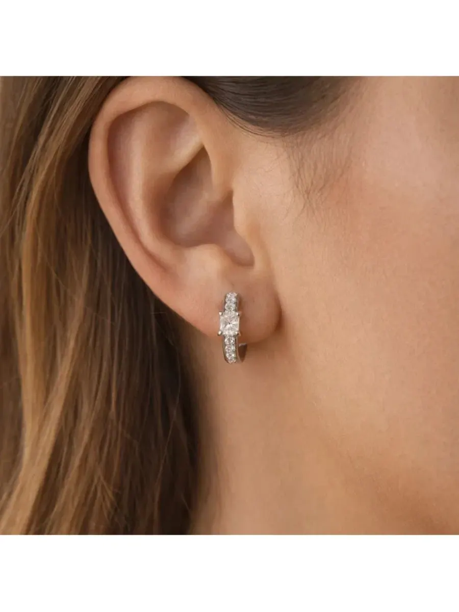 Серьги-кольца Lila Square-Cut Huggie Hoop Earrings Dloria — изображение 3 из 6, оттенок серебряный