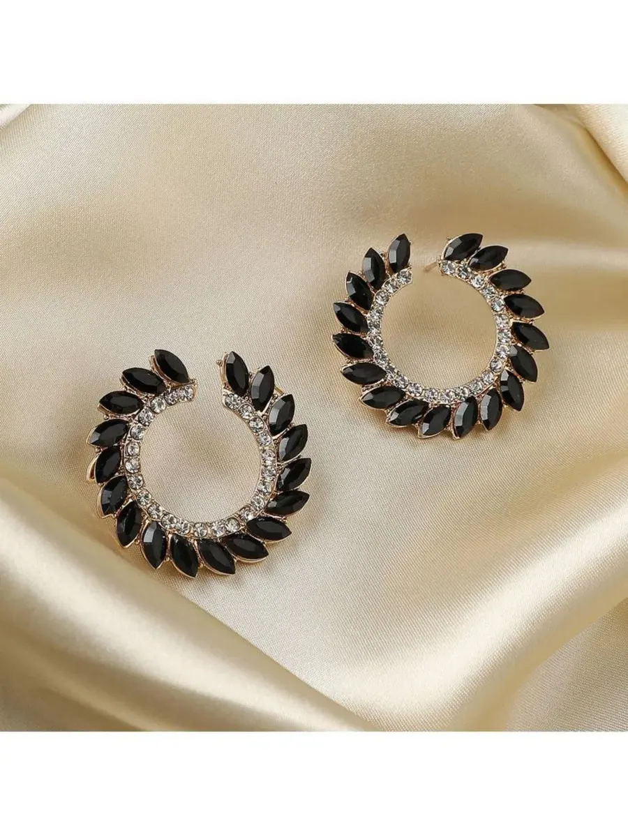 Серьги-кольца с каскадом кристаллов Cascading Crystals Hoop Earrring SOHI — изображение 2 из 5, оттенок черный