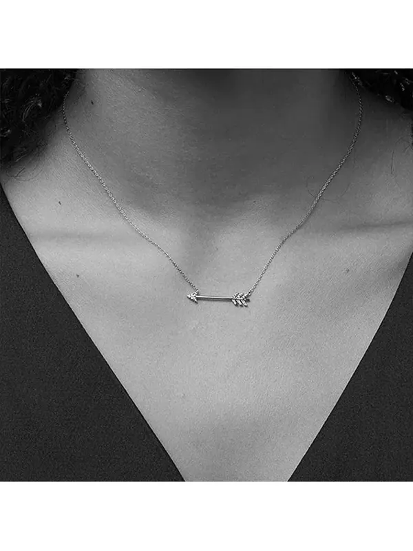 Ожерелье из стерлингового серебра с подвеской в виде стрелы с шевроном Bearfruit Jewelry — изображение 2 из 3