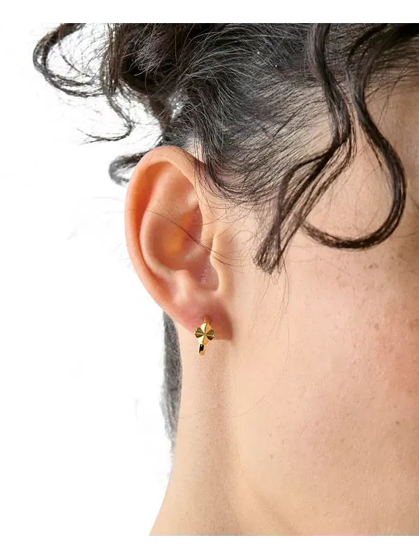 Серьги-Хаги в форме цветка-пика Kate Spade New York — изображение 3 из 3, оттенок золото