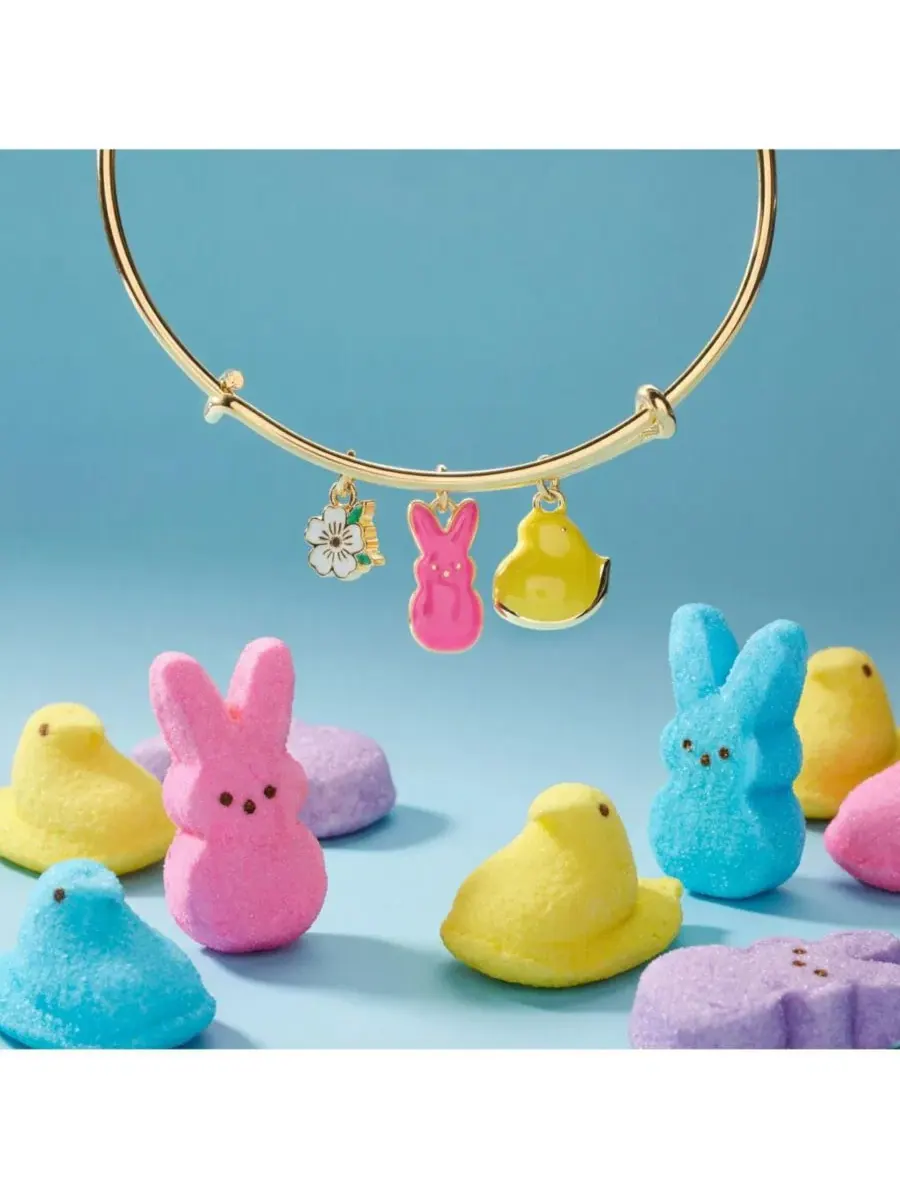 Браслет-манжета с подвесками в виде цыпленка и кролика Peeps Alex And Ani — изображение 3 из 4, оттенок нет цвета