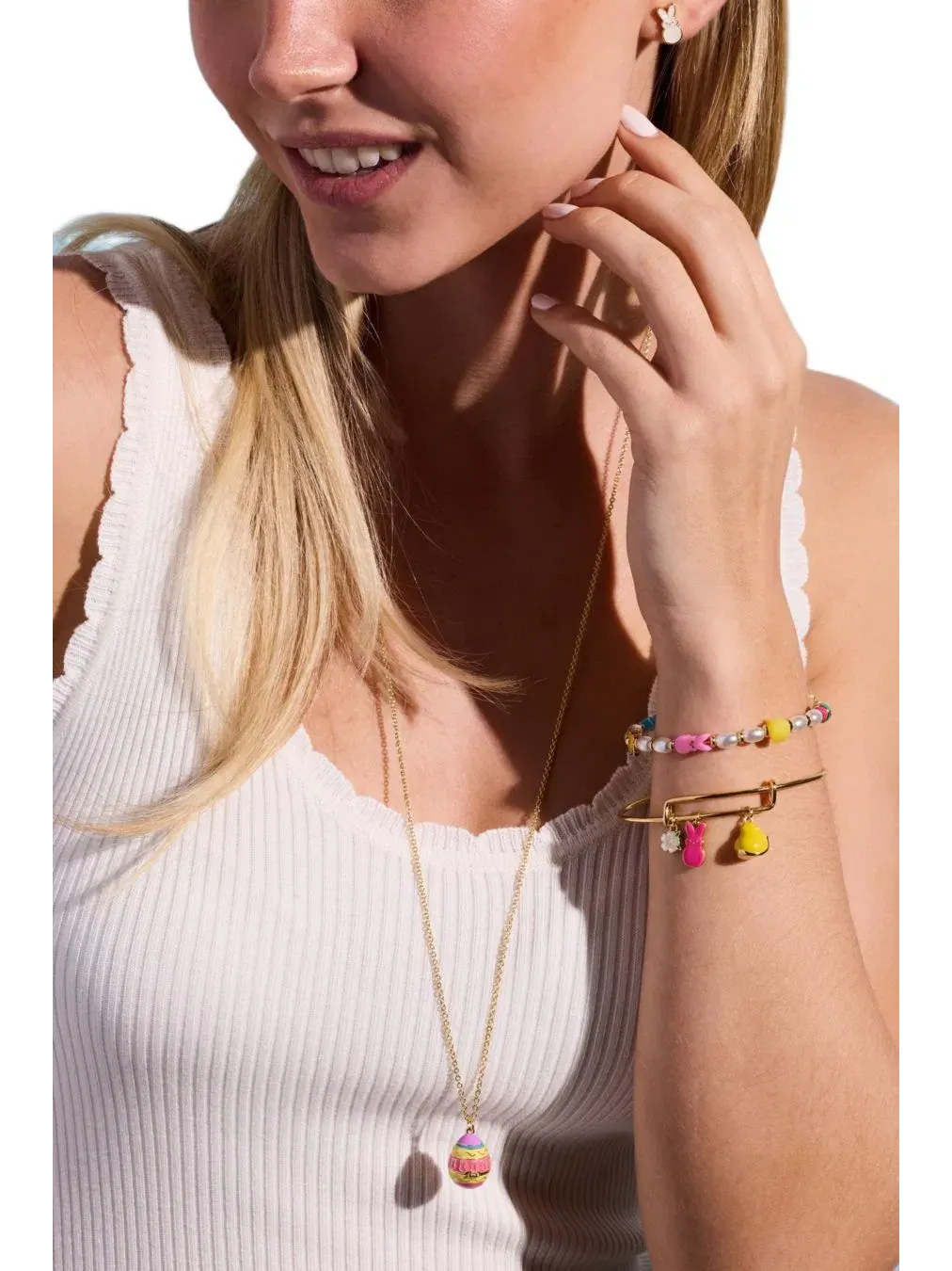 Браслет-манжета с подвесками в виде цыпленка и кролика Peeps Alex And Ani — изображение 4 из 4, оттенок нет цвета