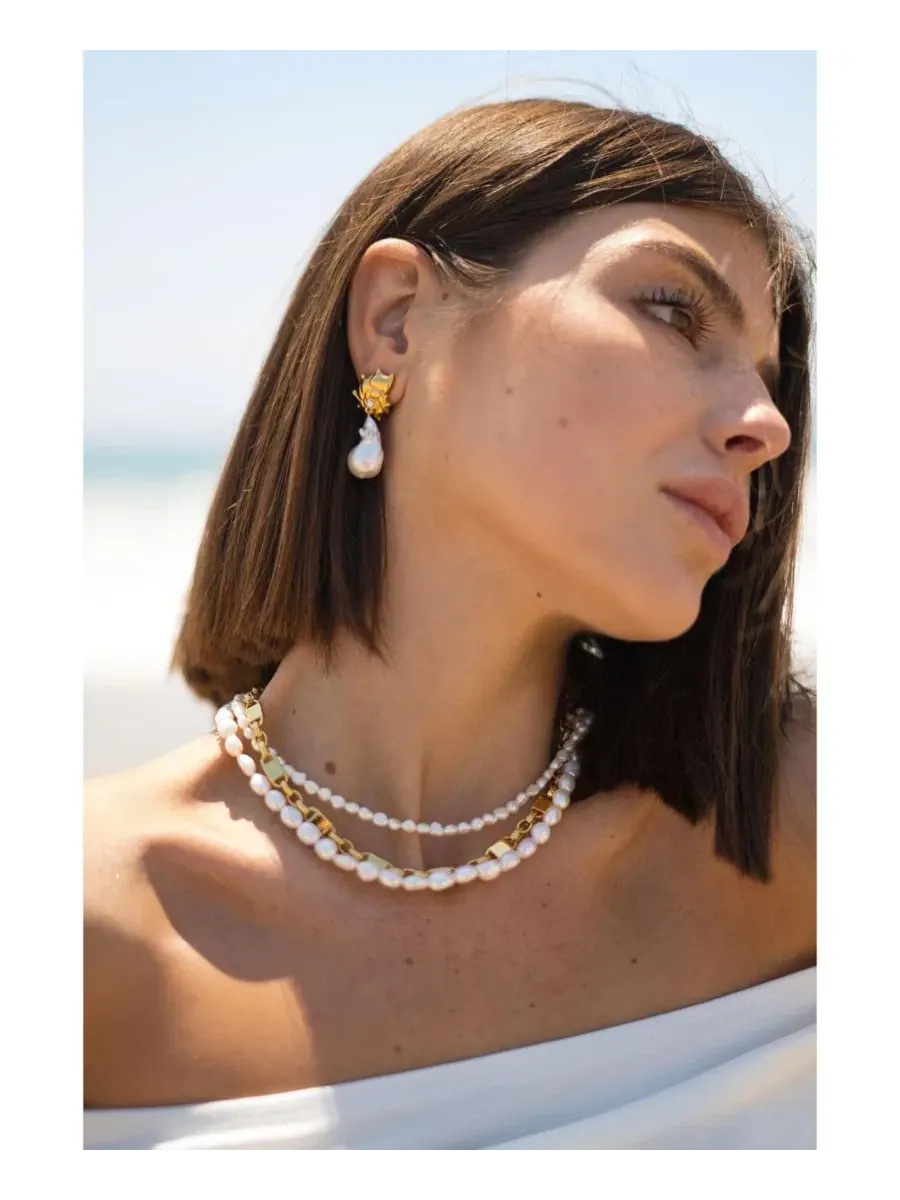 Серьги-капли Leah Seashell с пресноводным жемчугом в стиле барокко Classicharms — изображение 3 из 10, оттенок золото