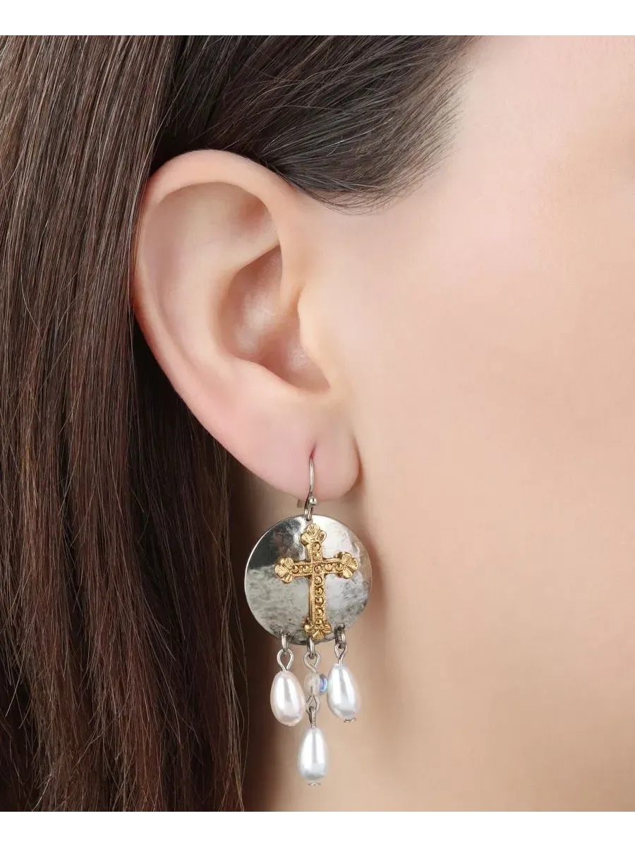 Серьги-подвески с крестом и жемчугом, модель Cross With Drop Faux Pearls Symbols of Faith — изображение 3 из 3, оттенок белый