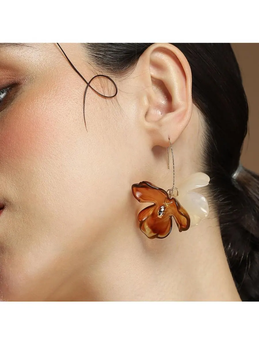 Женские серьги-подвески The Iris Drop Earrings - Кофейно-коричневый и Калифорнийское золото SOHI — изображение 4 из 5