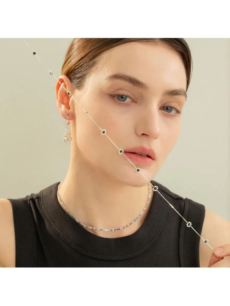 Серебряное колье с ониксом «Дари» в виде цветка Bearfruit Jewelry — изображение 10 из 10, оттенок серебряный