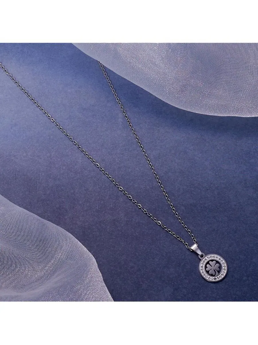 Женское колье-подвеска The Clover Pendant SOHI — изображение 2 из 7, оттенок серебряный
