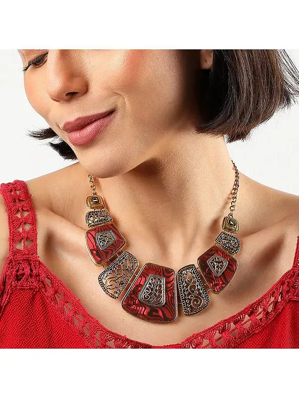 Женское позолоченное эффектное ожерелье Sohi — изображение 3 из 4, оттенок красный