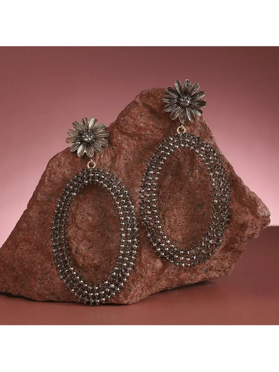 Серьги-подвески Maxi Daisy Intricate Oval Drop SOHI — изображение 3 из 5, оттенок серебряный