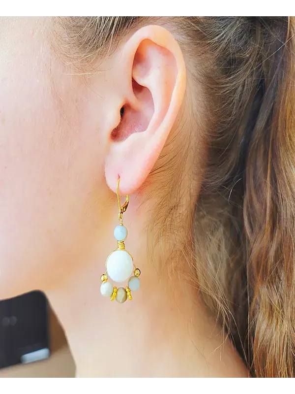 Женские серьги Nurelle Ain с бусинами из амазонита и белого нефрита Minu Jewels — изображение 2 из 2, оттенок золотистый