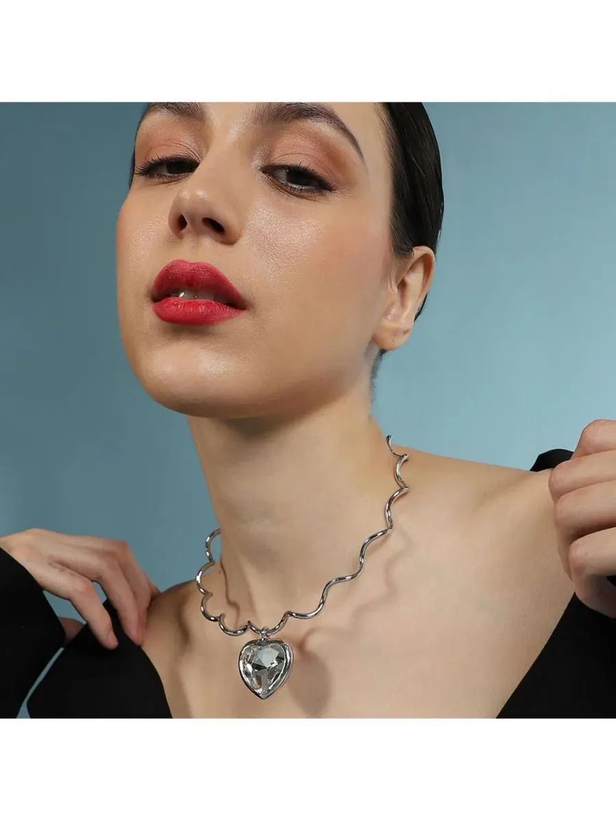 Колье-ошейник с подвеской Coil-Coeur SOHI — изображение 4 из 6, оттенок серебряный