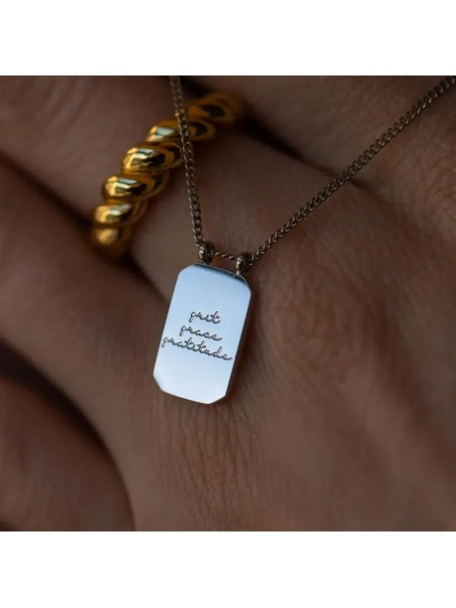 Подвеска-кулон Grit Grace Gratitude Note To Self Mantra — изображение 2 из 3, оттенок серебряный