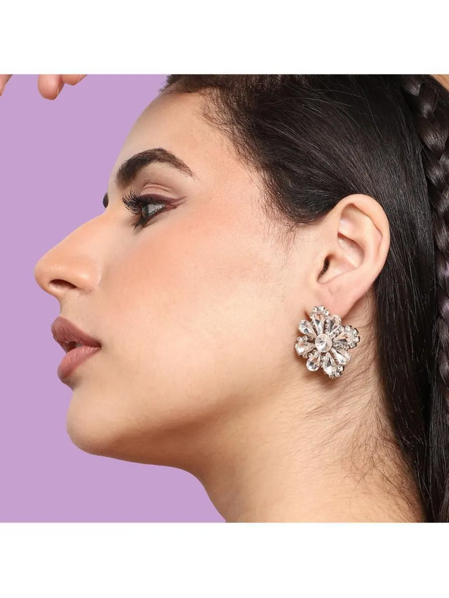Серьги-гвоздики Cristal Flora SOHI — изображение 3 из 4, оттенок серебряный