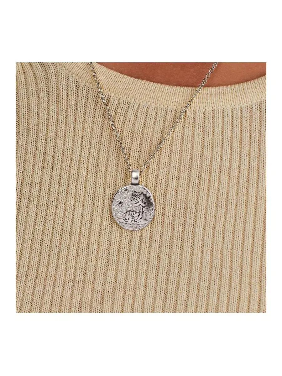 Серебряный кулон в виде цветка, символизирующего месяц рождения Little Sky Stone — изображение 2 из 3