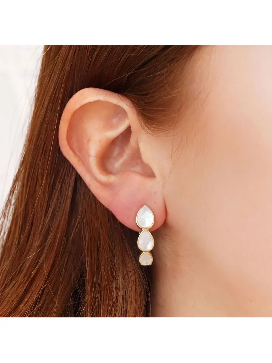 Серьги-кольца с жемчугом Mother of Pearl Inside Out Hoop — изображение 3 из 3, оттенок перламутр