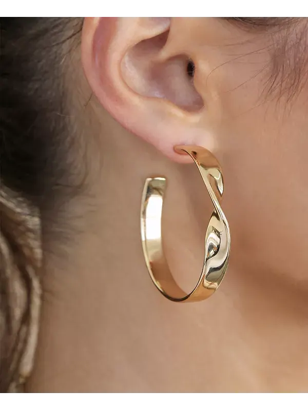 Серьги-Кольца Heirloom Twist среднего размера Ettika — изображение 4 из 4, оттенок золото