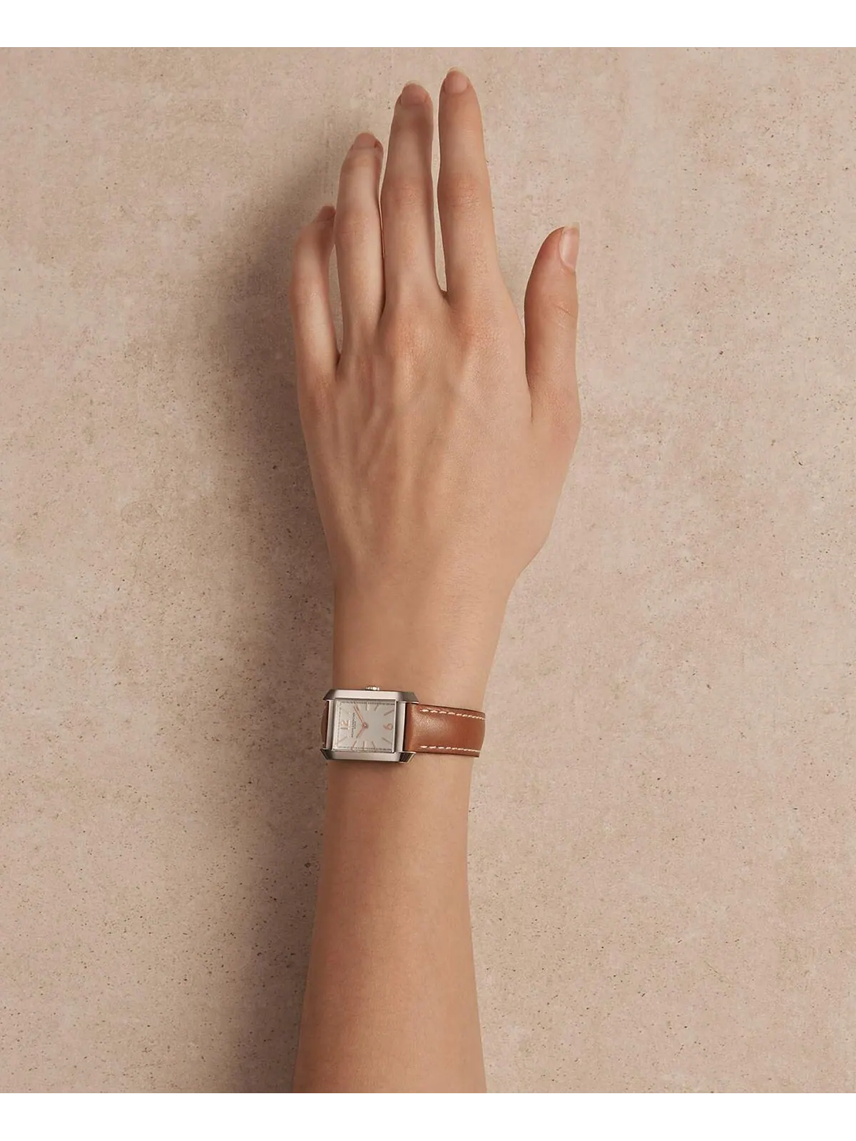 Женские швейцарские часы Hampton с коричневым кожаным ремешком 22x35 мм Baume & Mercier — изображение 4 из 7