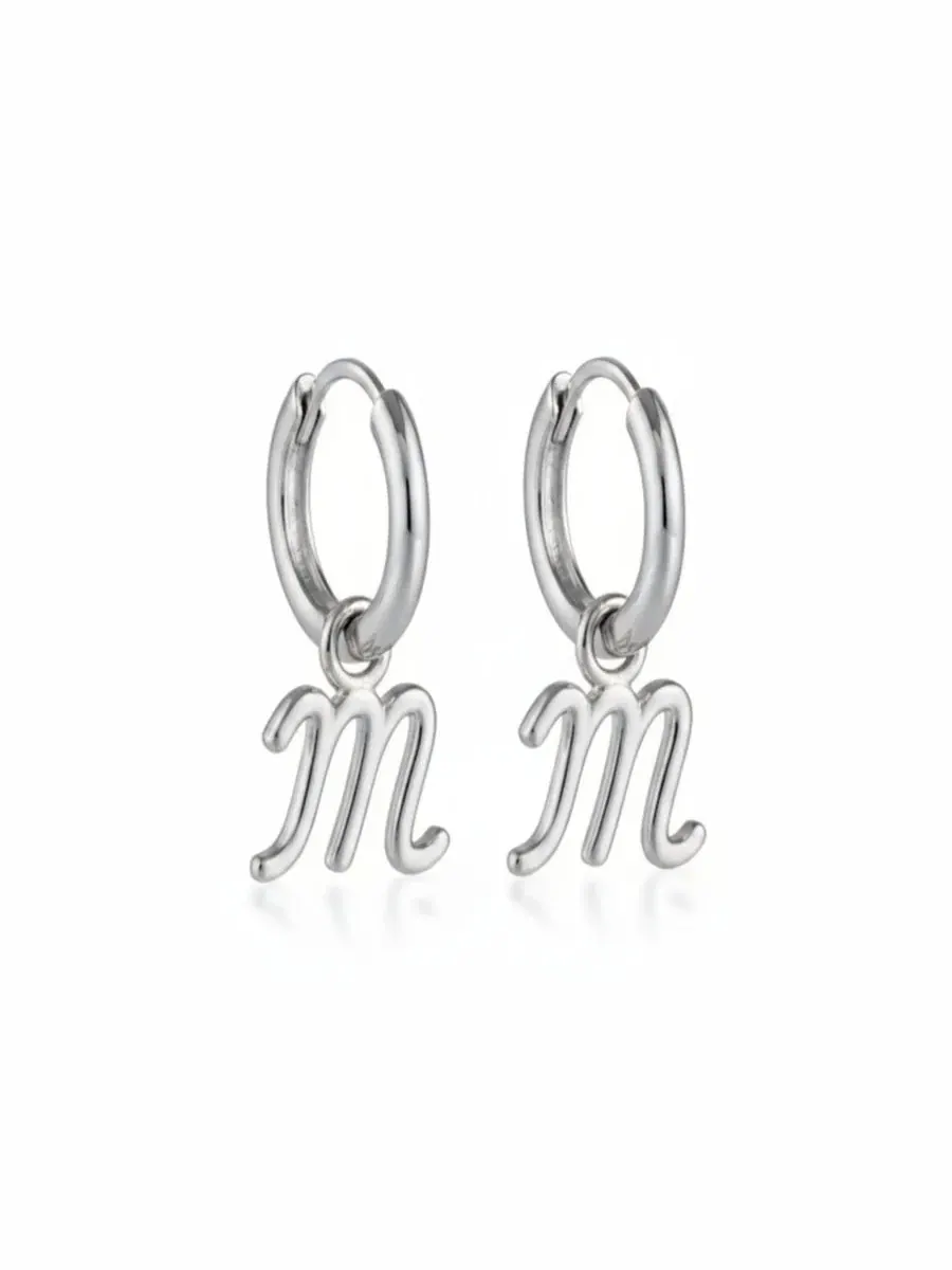 Серьги-пусеты с подвеской-буквой, Mini Signature Initial Huggies Oak & Luna, Letter M