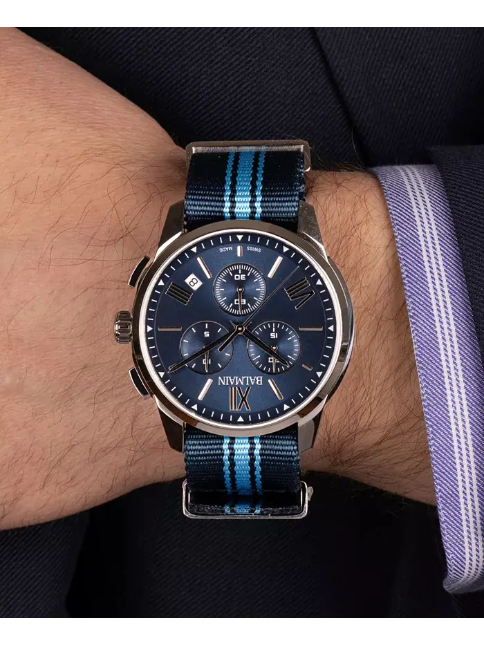 Мужские часы Swiss Chronograph Madrigal с темно-синим полосатым ремешком NATO, 42 мм Balmain — изображение 4 из 5