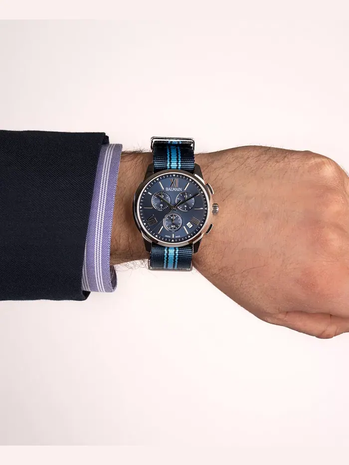 Мужские часы Swiss Chronograph Madrigal с темно-синим полосатым ремешком NATO, 42 мм Balmain — изображение 5 из 5