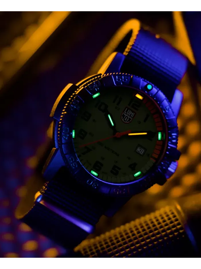 Мужские часы Swiss Leatherback Sea Turtle Giant Dive с черным ремешком NATO, 44 мм Luminox — изображение 4 из 4