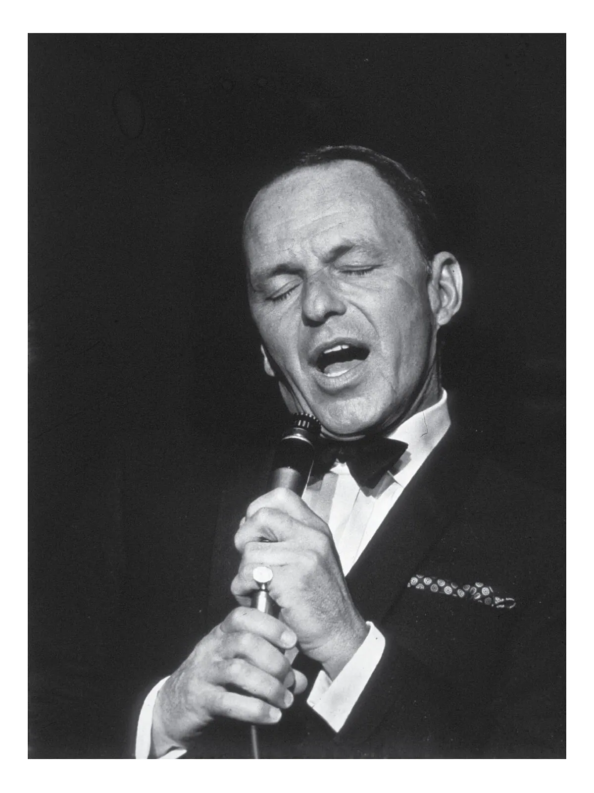 Мужские часы Frank Sinatra My Way с черным кожаным ремешком, 29,5 x 47 мм Bulova — изображение 14 из 15, оттенок белый