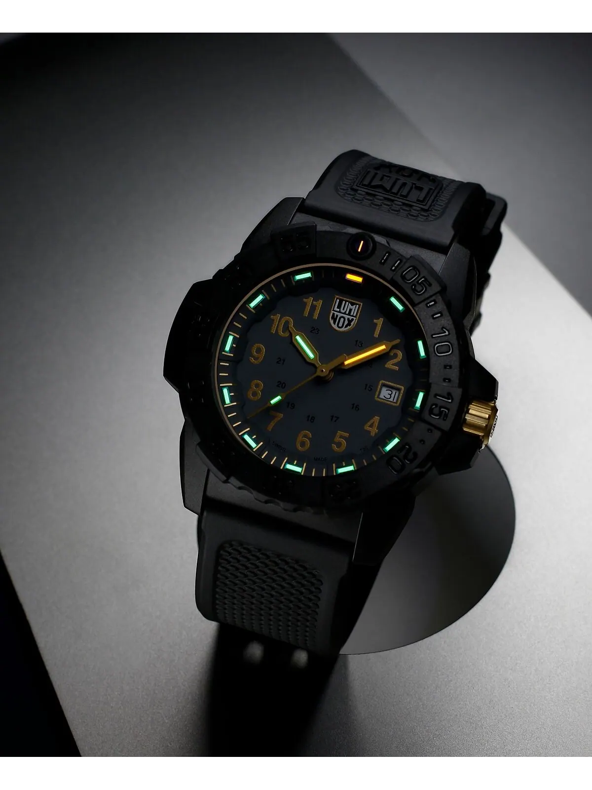 Мужские часы Swiss Navy Seal Military Dive, золотой, черный, каучуковый ремешок, 45 мм Luminox — изображение 8 из 8