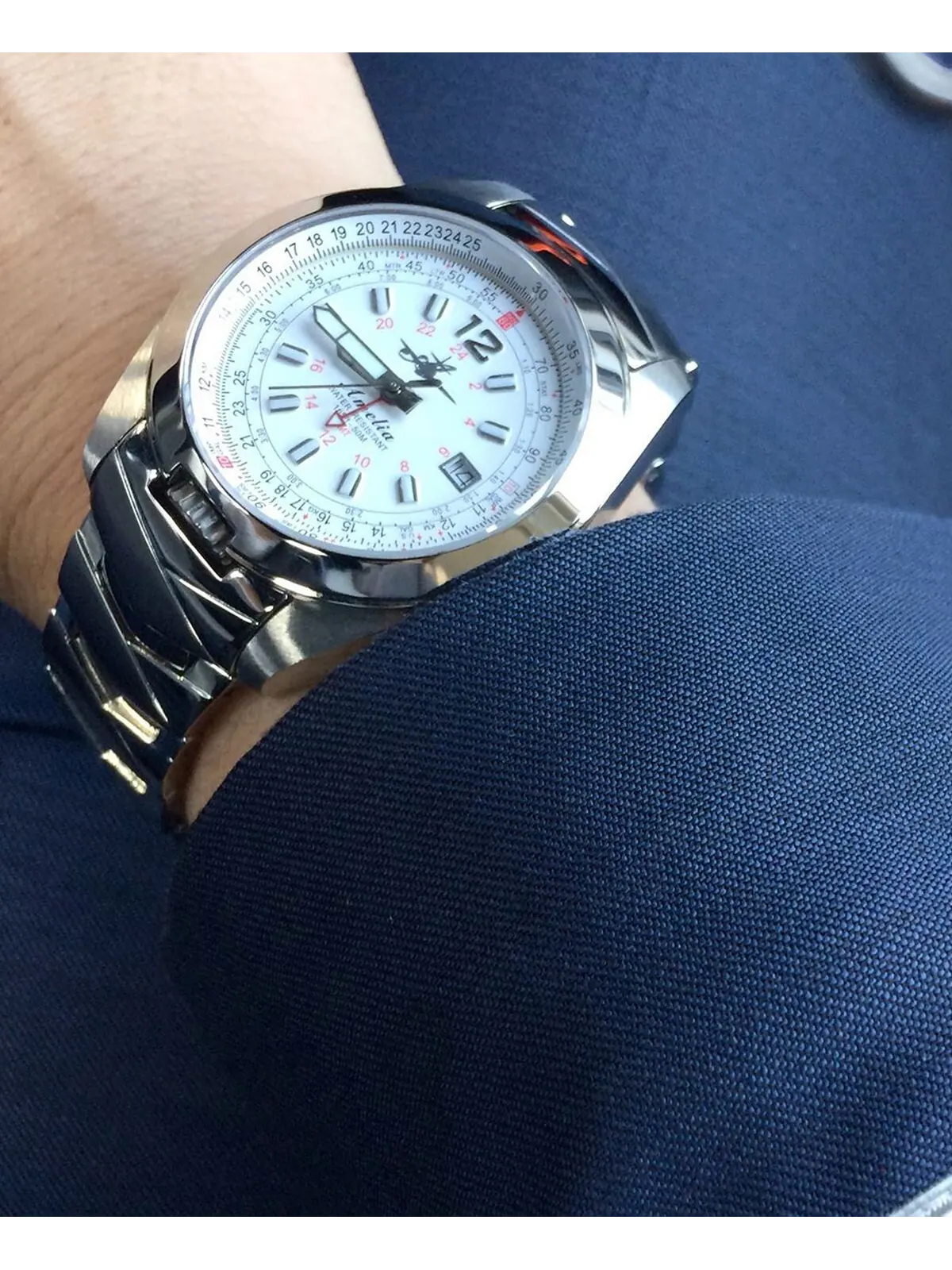 Женские часы Amelia Swiss GMT с браслетом из нержавеющей стали, 40 мм Abingdon Co. — изображение 2 из 2, оттенок белый