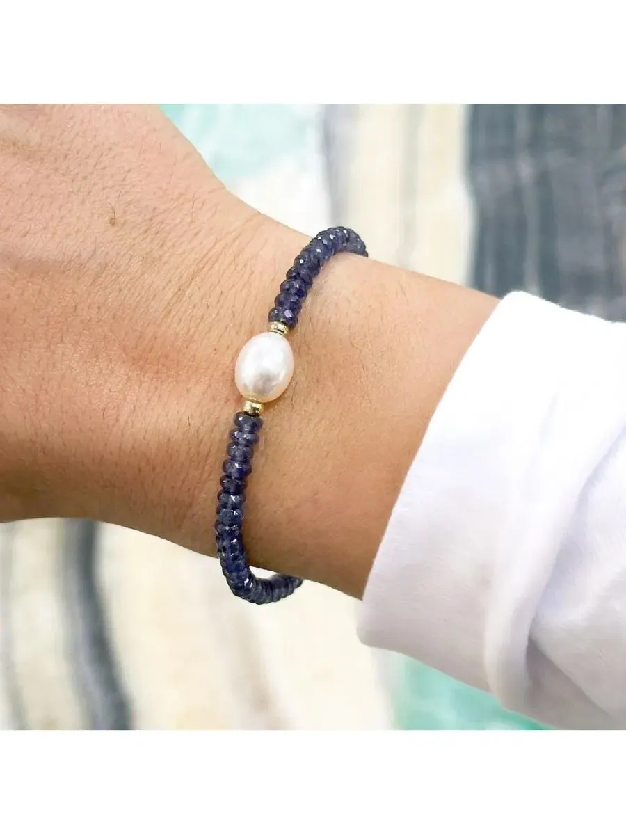 Браслет с бусинами иолита и жемчугом, модель Iolite Bead Pearl Bracelet The Lovery, Lolite — изображение 2 из 3