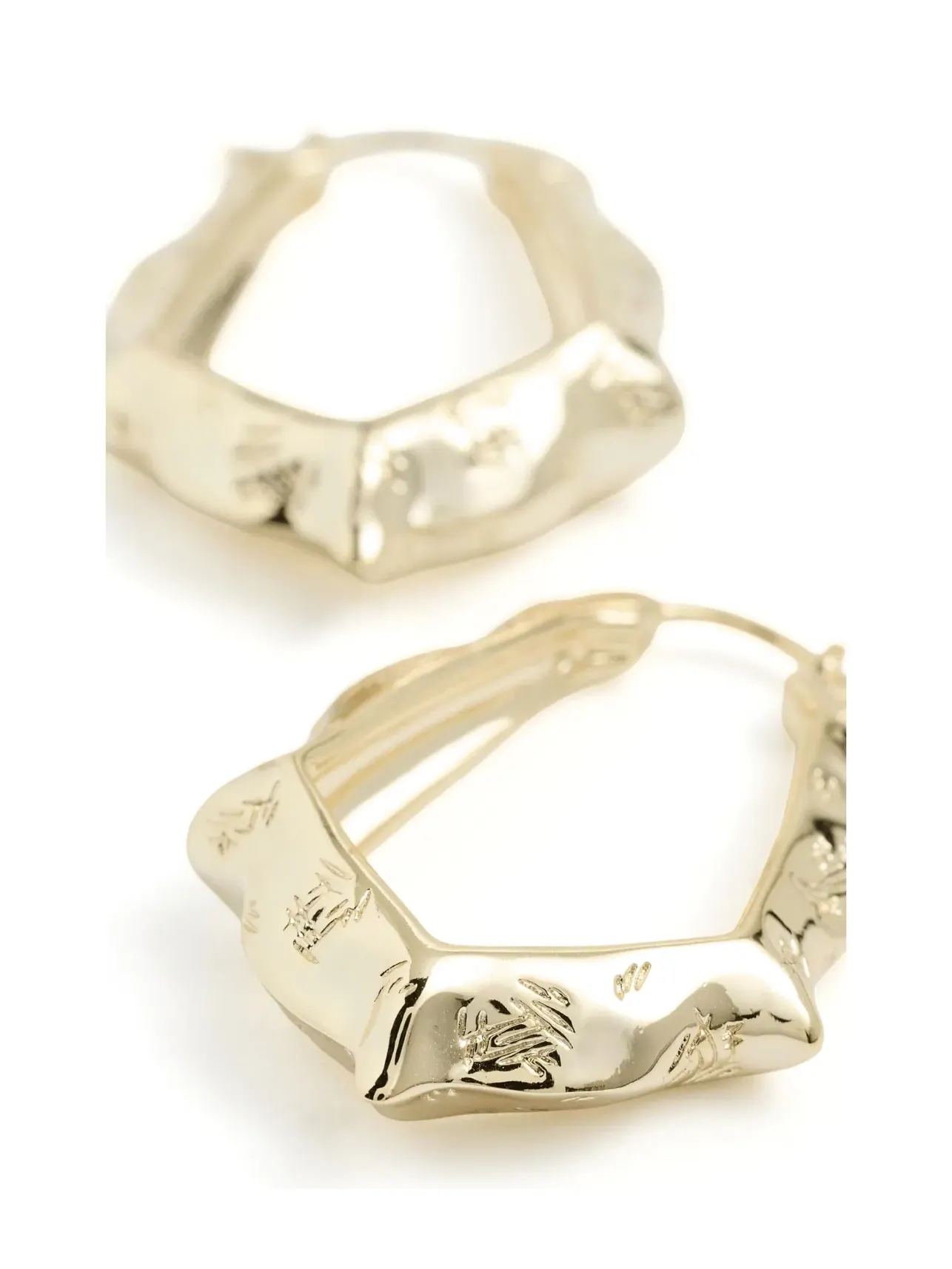 Серьги-кольца Adriana Scallop Frame Kendra Scott — изображение 3 из 3, оттенок золото